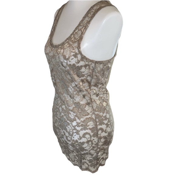 BKE Lace Floral Design Tank Top Tan Size Large - Picture 4 of 15